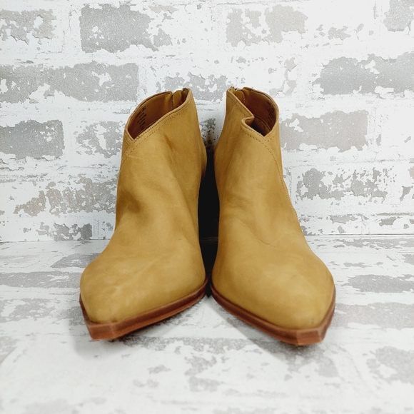 NEW Vince Camuto Grishell Tan Leather Block Heel Ankle Boots i419 - Picture 4 of 13